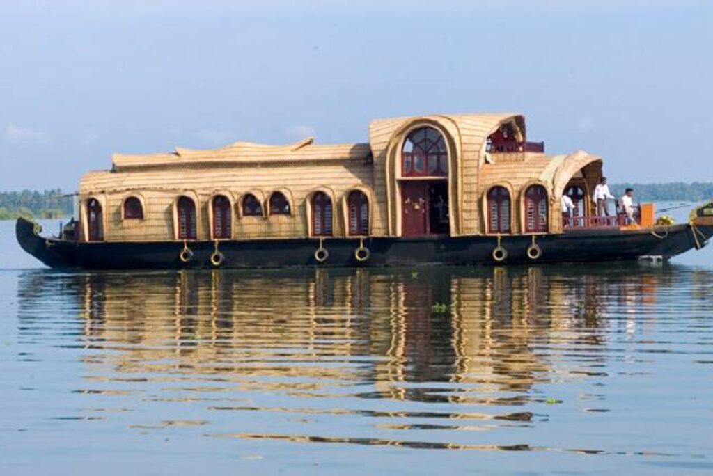 Overnight stay in backwater house boats