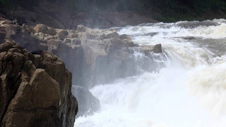 Perunthenaruvi Waterfall-