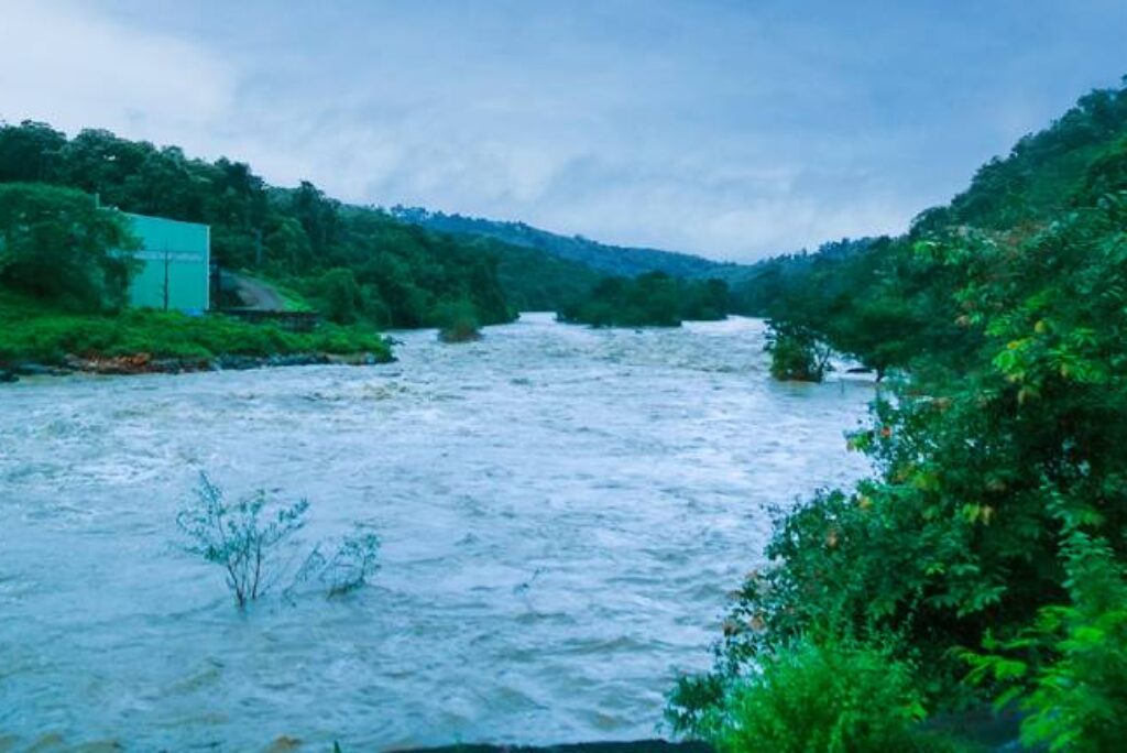 Perunthenaruvi Waterfall