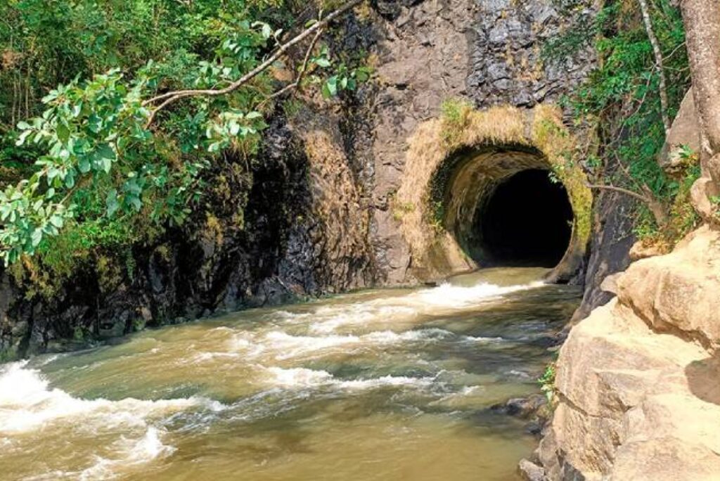 Anchuruli Waterfalls